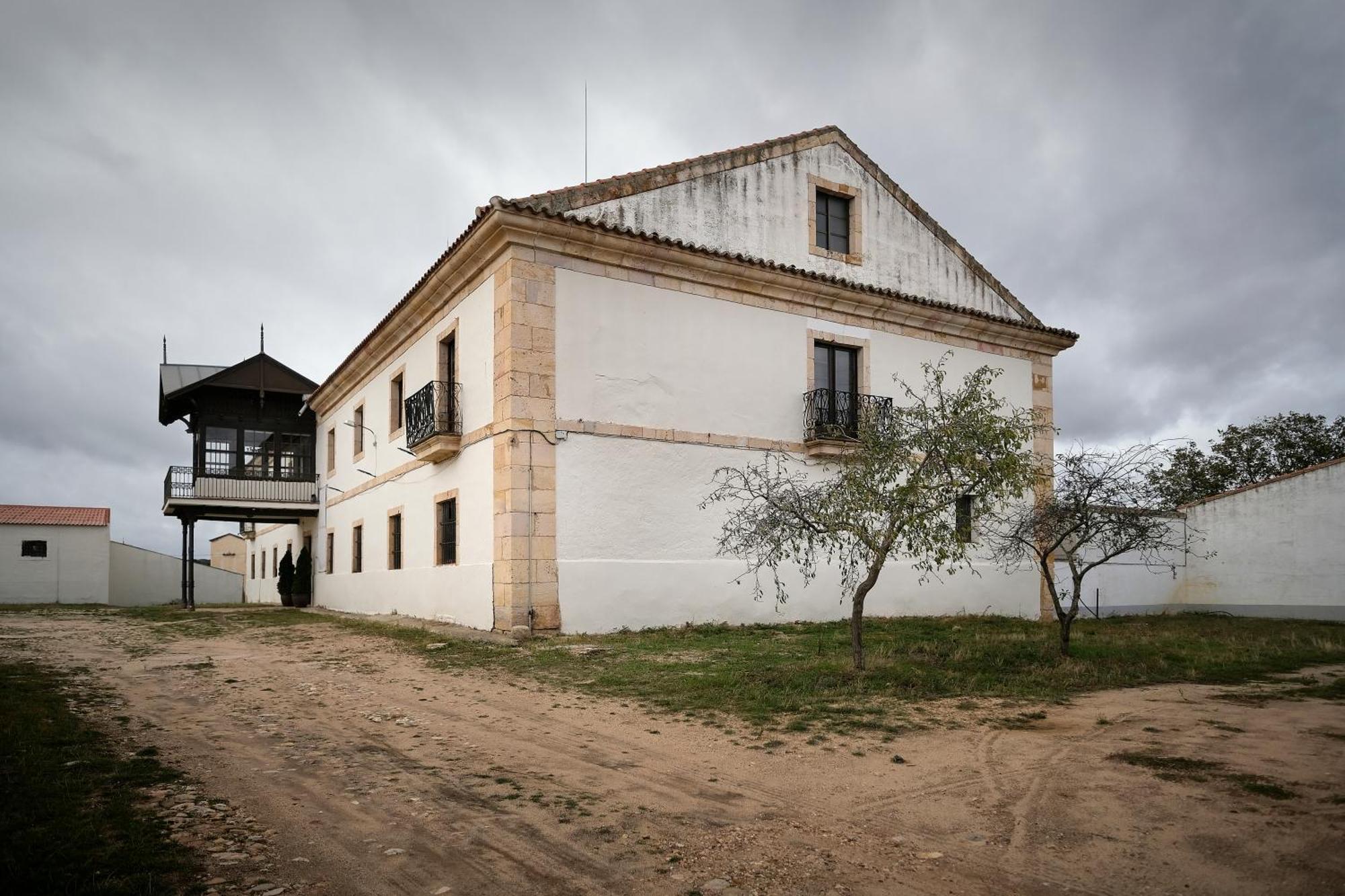 Casa Rural Palacio Conde De Aldana Con Piscina Entre Encinares Y Dehesas Terradillos Екстериор снимка