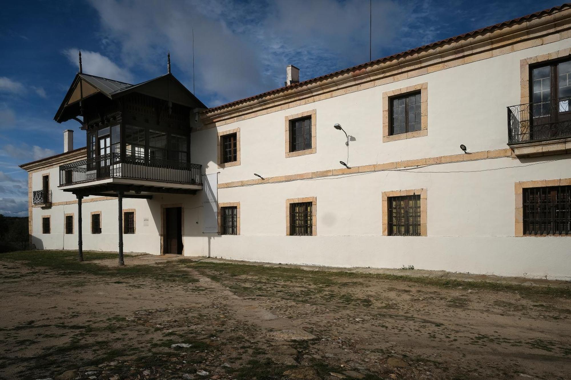 Casa Rural Palacio Conde De Aldana Con Piscina Entre Encinares Y Dehesas Terradillos Екстериор снимка
