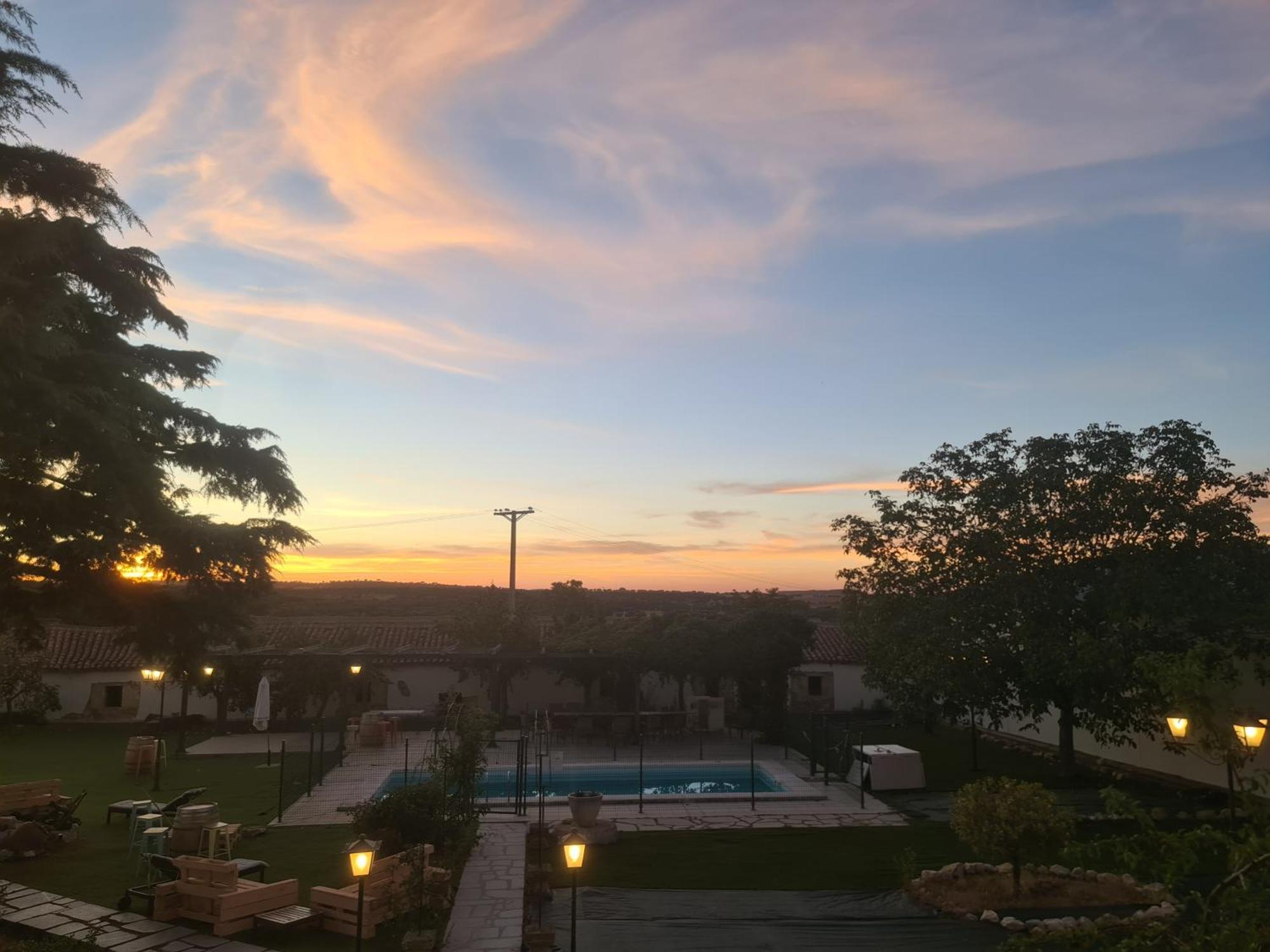 Casa Rural Palacio Conde De Aldana Con Piscina Entre Encinares Y Dehesas Terradillos Екстериор снимка