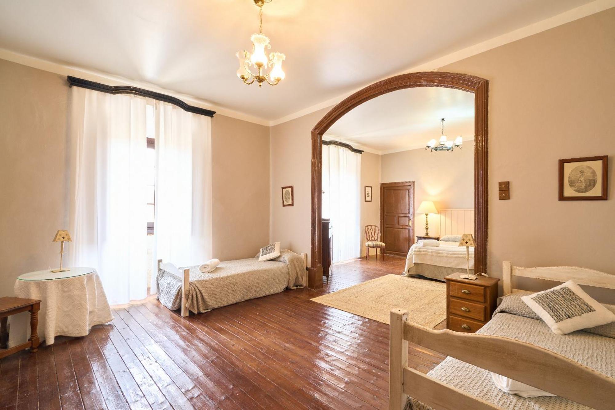 Casa Rural Palacio Conde De Aldana Con Piscina Entre Encinares Y Dehesas Terradillos Екстериор снимка