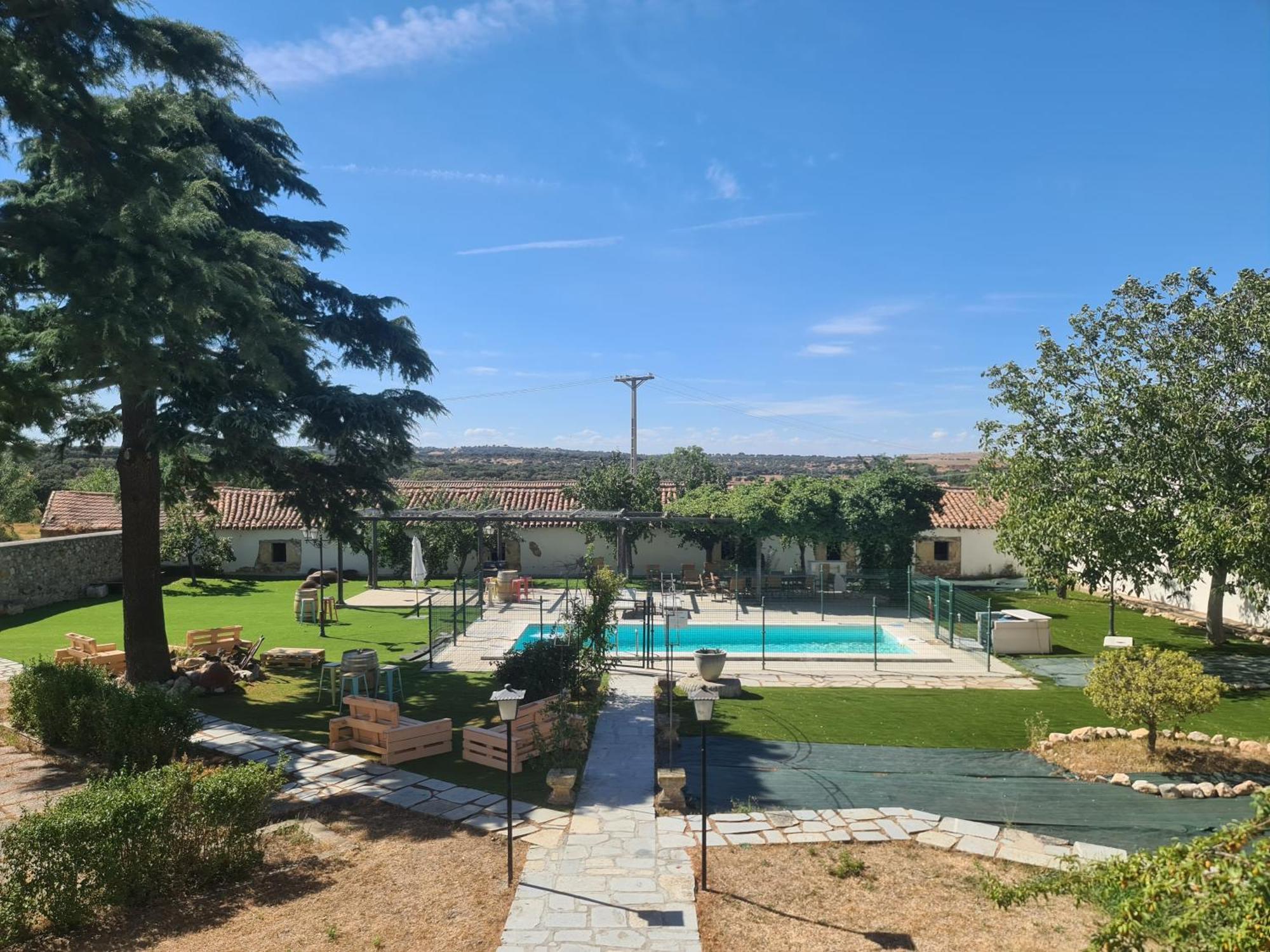 Casa Rural Palacio Conde De Aldana Con Piscina Entre Encinares Y Dehesas Terradillos Екстериор снимка